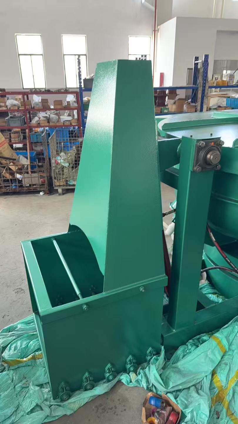 M&aacute;quina de polimento vibrat&oacute;rio de alimenta&ccedil;&atilde;o autom&aacute;tica para rebarba&ccedil;&atilde;o de hardware e arredondamento de bordas